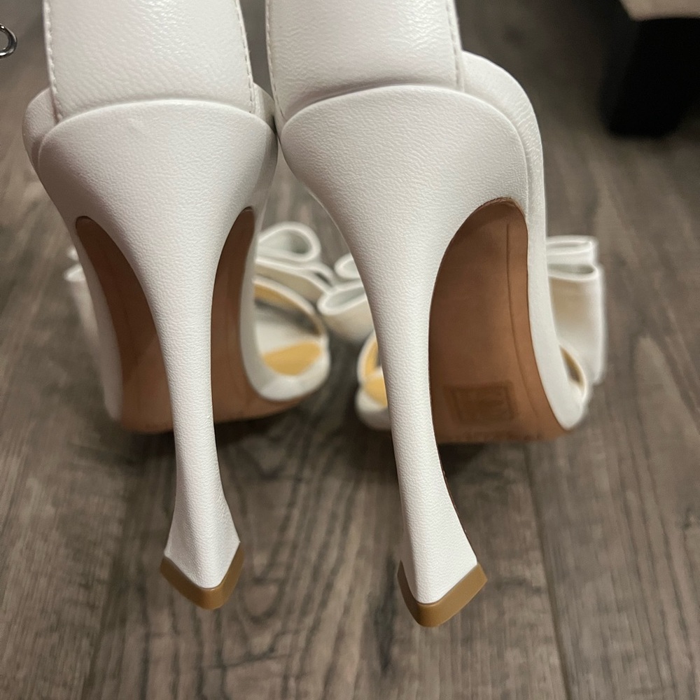Alexandre Birman crystal embellished sandals. Brand new - Picture 9 of 9
